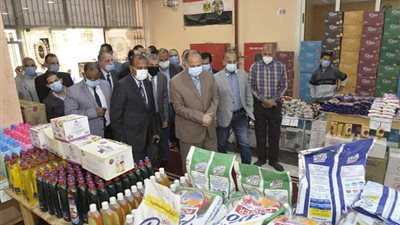 محافظ أسيوط يفتتح معرض 