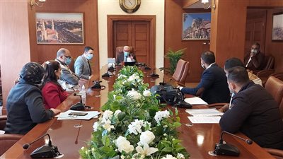 محافظ بورسعيد يتابع سير العمل فى إنشاء محطتي وقود بمنفذ النصر وشارع النهضة