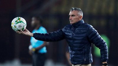 مجلس الزمالك يطالب كارتيرون بحسم صفقة لاعب بيراميدز 