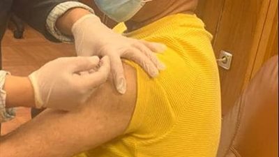 أحمد موسى يتلقى لقاح كورونا ويوجه نصيحة للمواطنين