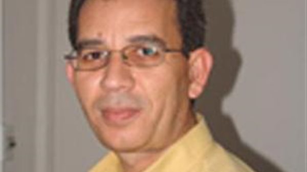 الكاتب والناقد فتحي