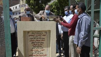 محافظ أسيوط يضع حجر أساس مدرسة جمال عبد الناصر بحي شرق تخيلدًا لذكرى الزعيم الراحل