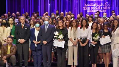 وزيرا الثقافة والسياحة والآثار يكرمان نجوم موكب المومياوات بالأوبرا