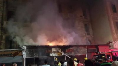 النيابة تعاين حريق ورشة تنجيد بسبب صاروخ ألعاب نارية في الإسكندرية 