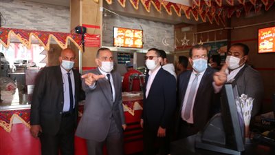 محافظ كفرالشيخ يناشد الأهالي باتباع الإجراءات الاحترازية ويوجه رساله لأصحاب المطاعم والمحال بارتداء الكمامات