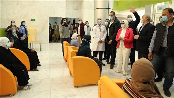 وزيرة الصحة خلال