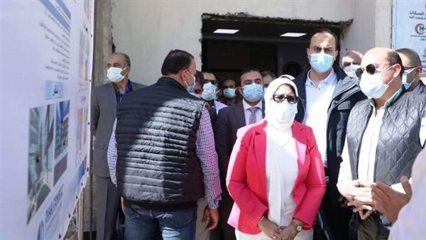 وزيرة الصحة بأسوان