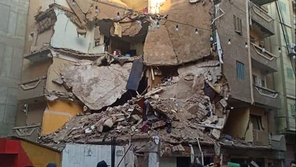 سقوط شرفة عقار بدمنهور