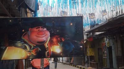شارع عين جالوت.. فن وتألق وإبداع زينة رمضان حولته لبلاتوه سينمائي في الإسكندرية (صور)