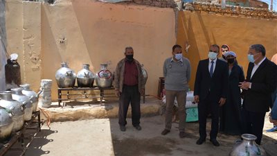 محافظ المنيا يتفقد مشروع 