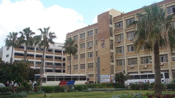 كلية الآداب بجامعة