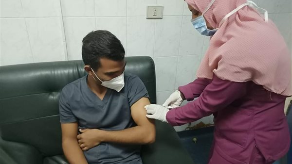 تطعيم الطواقم الطبية