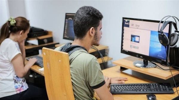 خريجو الكليات