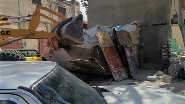 الإشغالات أمام مدرسة