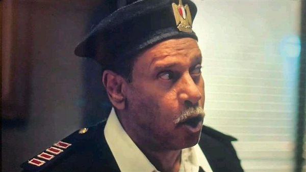 أحد أفراد طاقم عمل