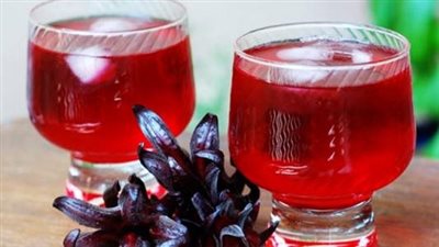 يعالج ارتفاع ضغط الدم.. فوائد تناول مشروب الكركديه في البيت