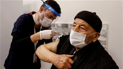 فايزر ترد رسميا على إمكانية تسبب لقاحها في جلطات دموية.. تفاصيل