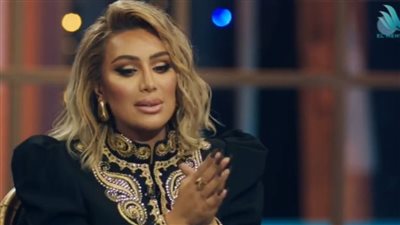 مايا دياب تستغيث بسبب بلدها لبنان: «عم بموت وبتقطّع» 