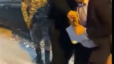 مصدر يكشف تفاصيل خلع كتافات ضابط في العمرانية: المتهم محامٍ وتم اتخاذ الإجراءات القانونية (فيديو)