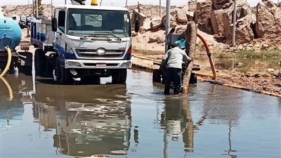 كسر ماسورة خط الطرد بالجوايدة بالأقصر.. وشركة المياه تتحرك لإصلاح العطل