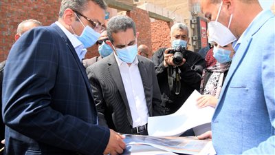 محافظ الغربية يتابع مشروعات الرصف بالمحلة.. ويعقد اجتماعا مع القيادات التنفيذية (صور)