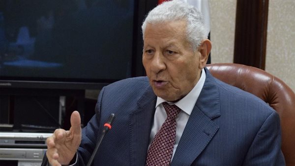 الراحل مكرم محمد