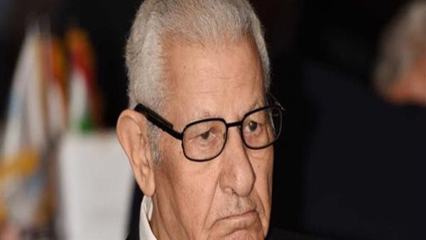 الكاتب الصحفي مكرم