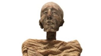 الصورة الأولى لمومياء 