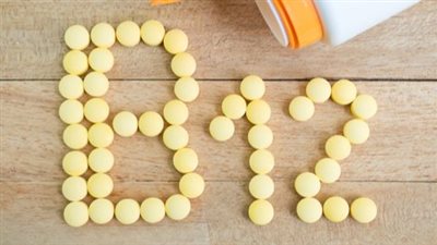 أبرزها تكوين خلايا الدم الحمراء.. تعرف على فوائد فيتامين B12 للجسم 