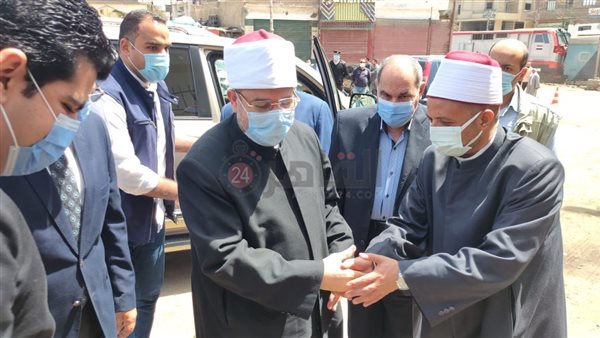 وزير الأوقاف يصل