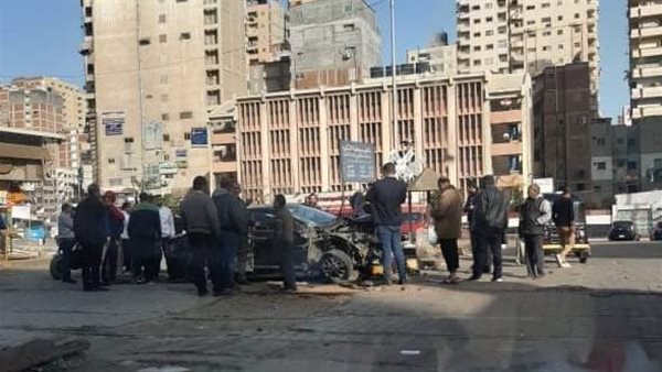 اصطدام سيارة بقطار