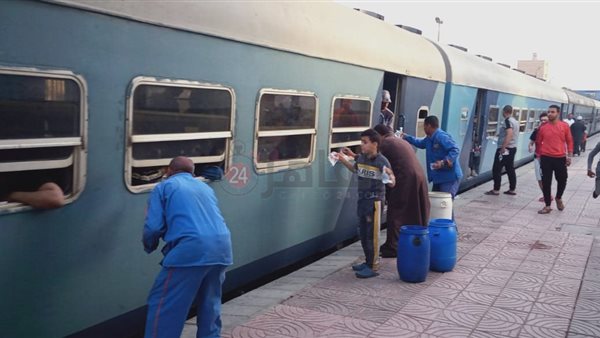 توزيع المياه والغذاء