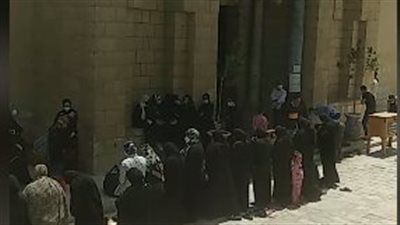 بدء صلاة الجنازة على جثمان والدة أحمد خالد صالح 