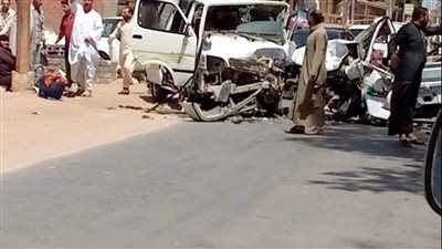 بالأسماء.. إصابة 6 سيدات في تصادم سيارتين بطريق الرغامة بأسوان