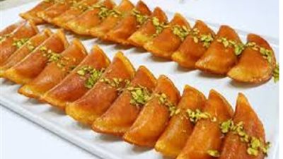 في مديح القطائف.. كيف رأى الشعراء أهم حلويات رمضان؟! 