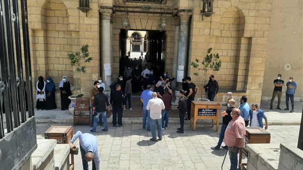 وصول جثمان والدة