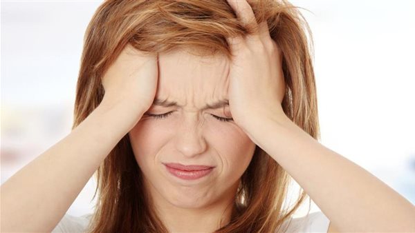معاناة الصداع أثناء