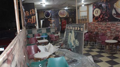 إغلاق مقهى ومحل 