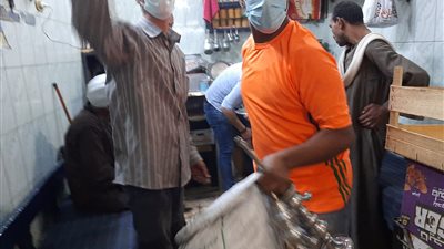 مصادرة 316 شيشة وتحرير 61 محضر مخالفات و 43 غرامة فورية لعدم ارتداء الكمامة خلال حملات ليلية في سوهاج    