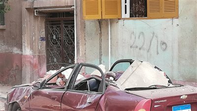 تحطم سيارتين في انهيار شرفة عقار بطنطا.. والحي: البيت قديم 