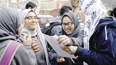 اليوم طلاب الثانوية العامة يؤدون أولى الامتحانات التجريبية للعام الدراسي 2021