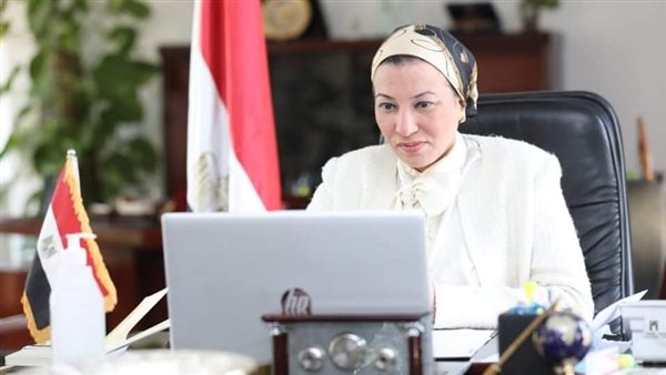 وزيرة البيئىة