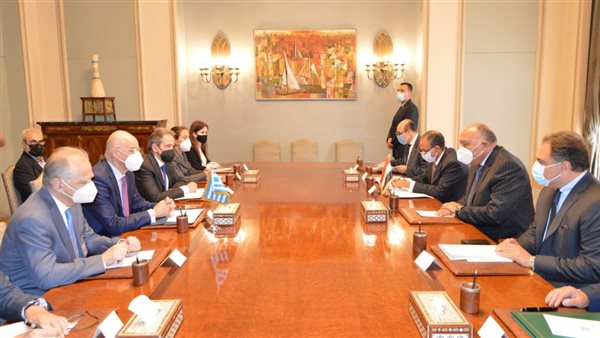 جلسة مباحثات بين