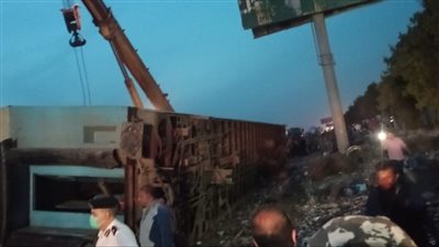 البحث عن ضحايا في المجرى النهري المجاور لسكة حديد طوخ