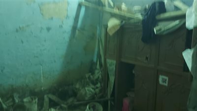 محافظ القليوبية يخلي عقارين بأبو زعبل بسب سقوط سقف أحدهما