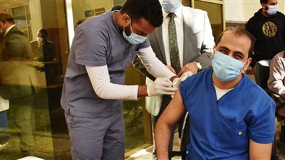 نقابة الأطباء تخاطب وزارة الصحة بسرعة تطعيم الأطقم الطبية