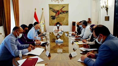 خلال اجتماعها برئيس أمناء 