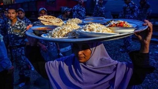 متبرع بالدم من أهالى