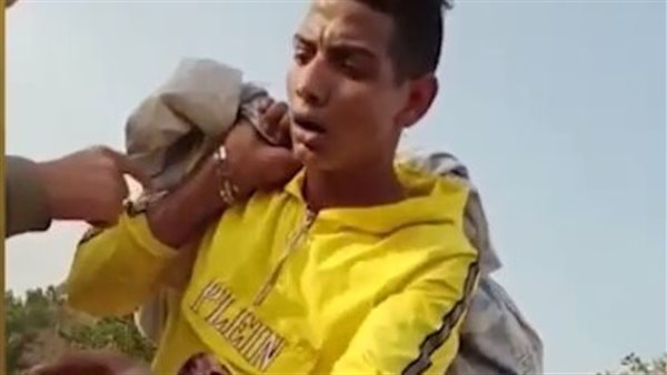 الأهالى تمسك بشخص