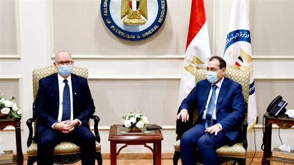 وزير البترول والسفير